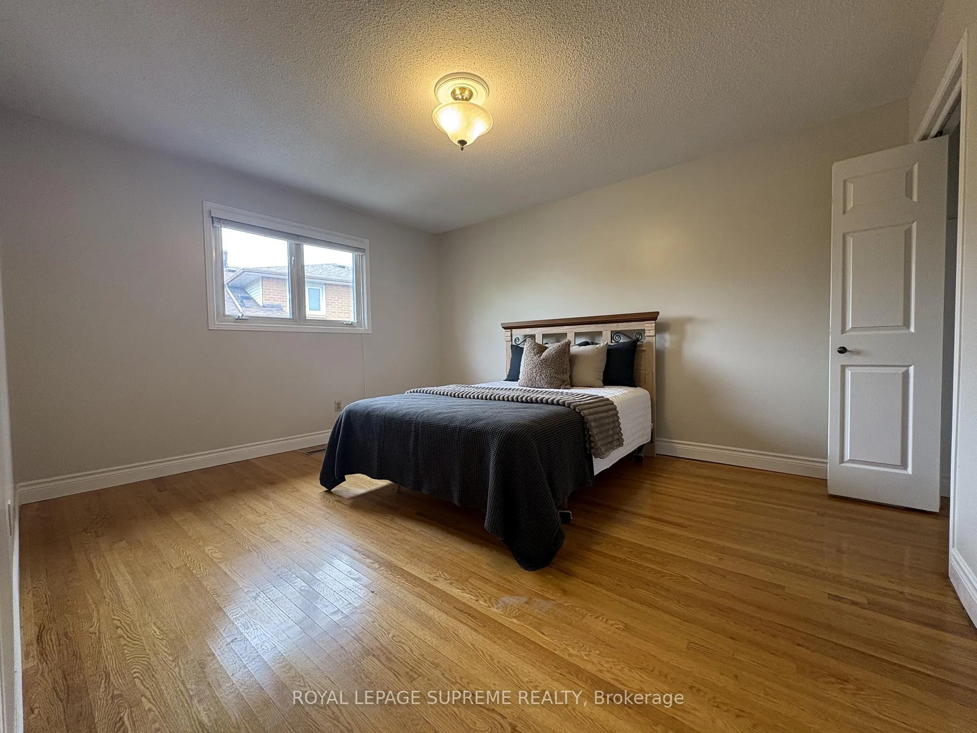 Photo 14 of 966 Lovingston Crescent, Mississauga, Rathwood — HOMEH