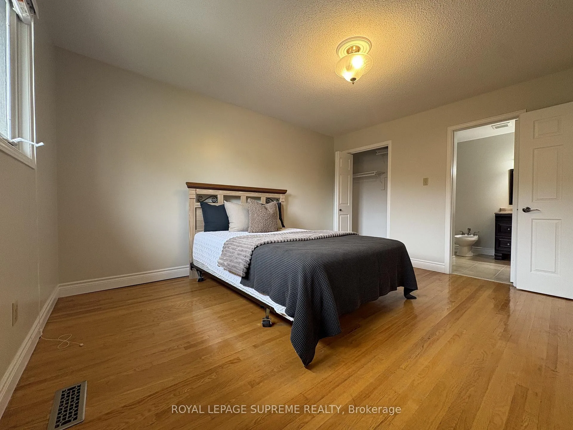 Photo 15 of 966 Lovingston Crescent, Mississauga, Rathwood — HOMEH