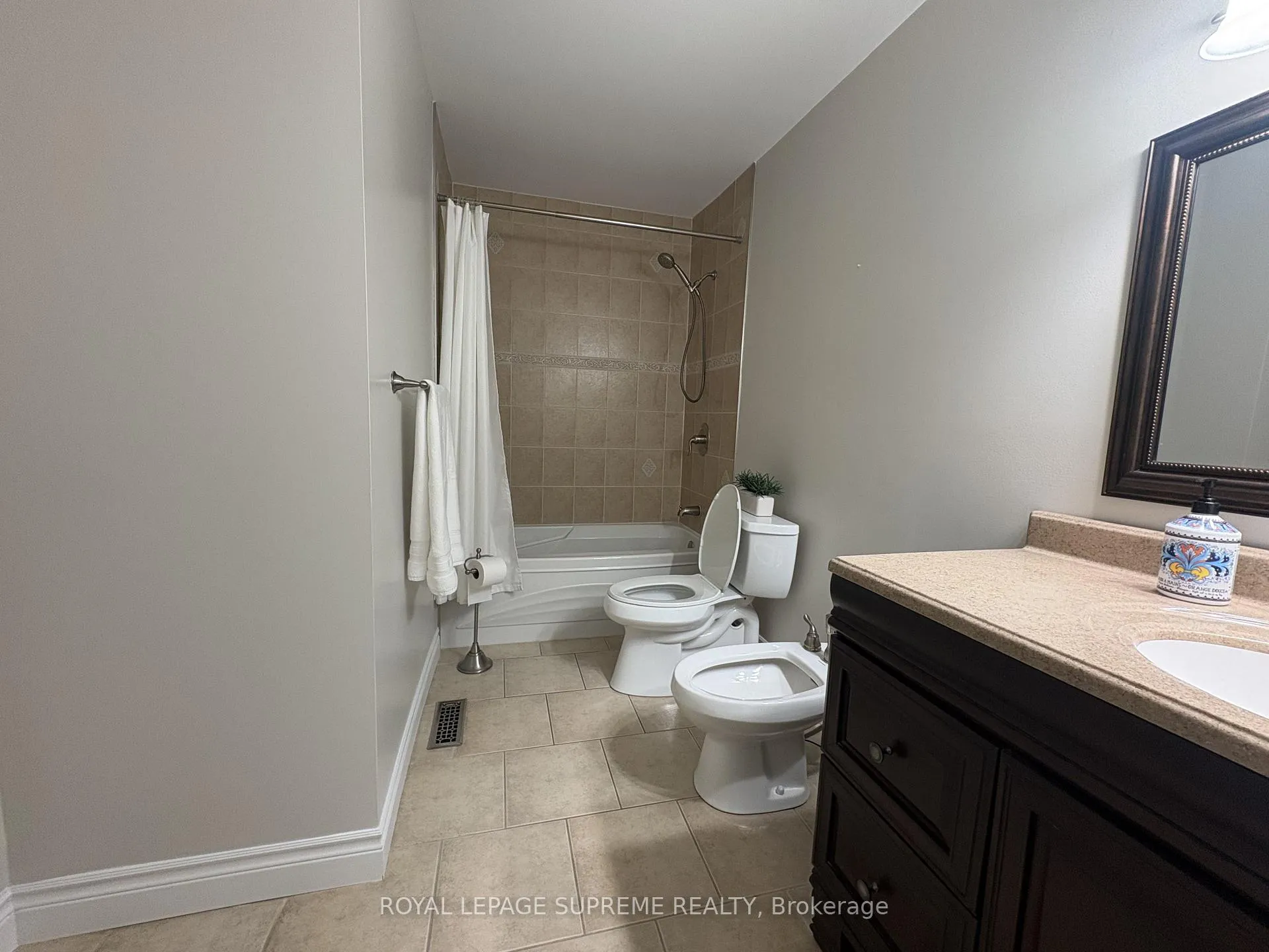 Photo 17 of 966 Lovingston Crescent, Mississauga, Rathwood — HOMEH
