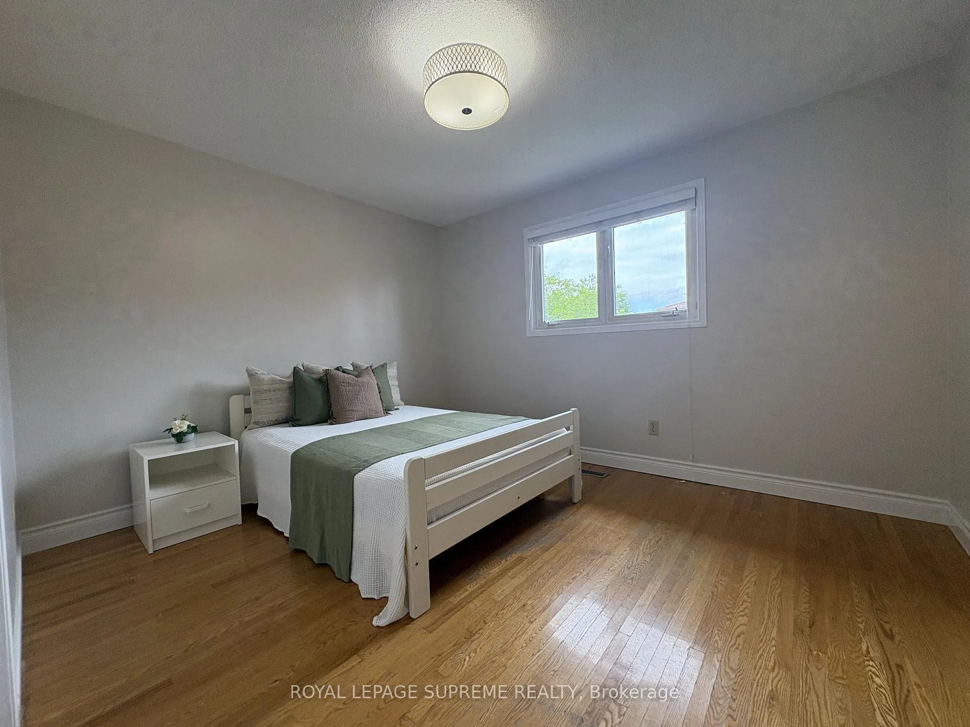 Photo 18 of 966 Lovingston Crescent, Mississauga, Rathwood — HOMEH