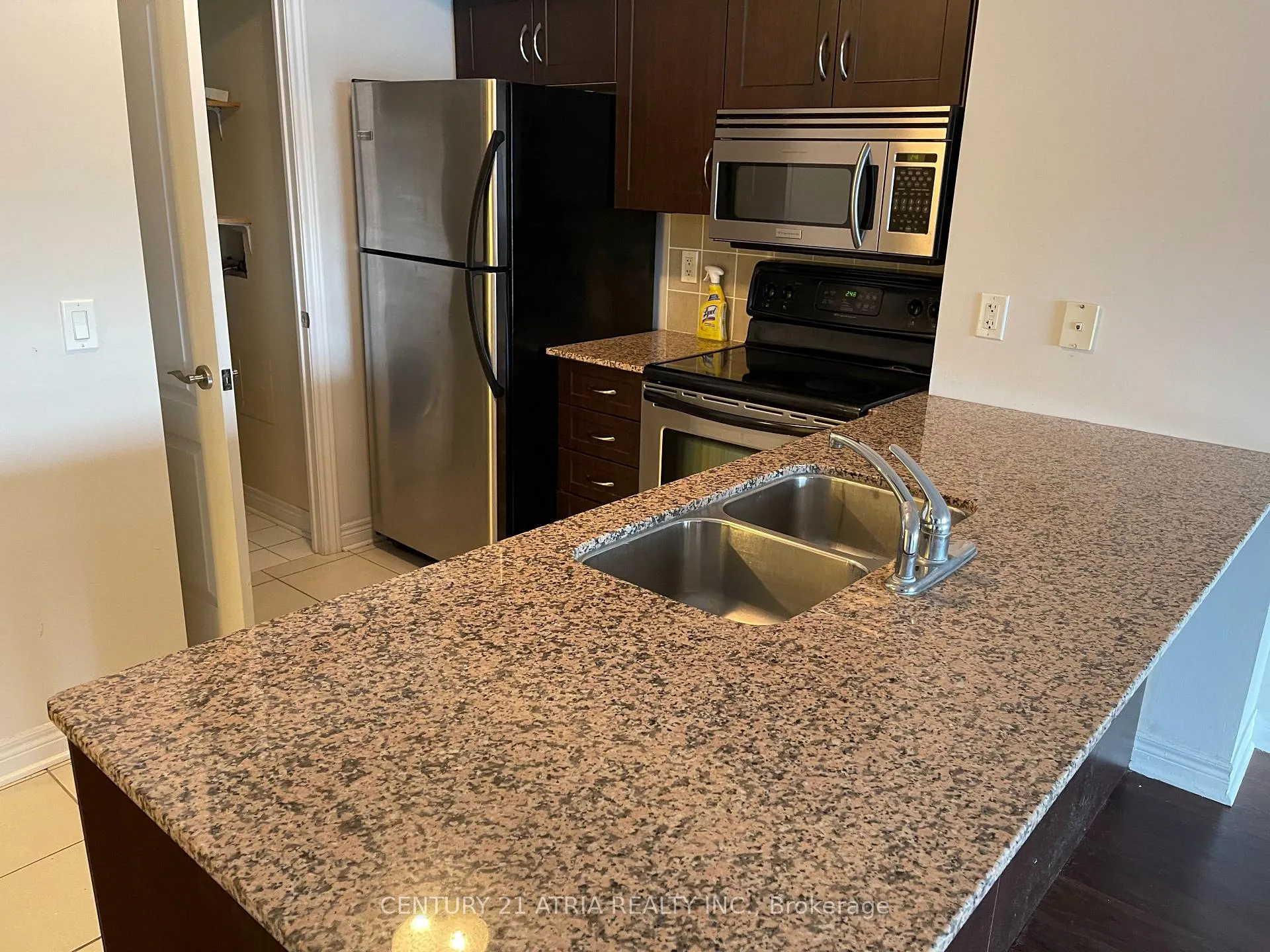 Photo 2 of Unit 608, 50 Disera Drive, Vaughan, Beverley Glen — HOMEH