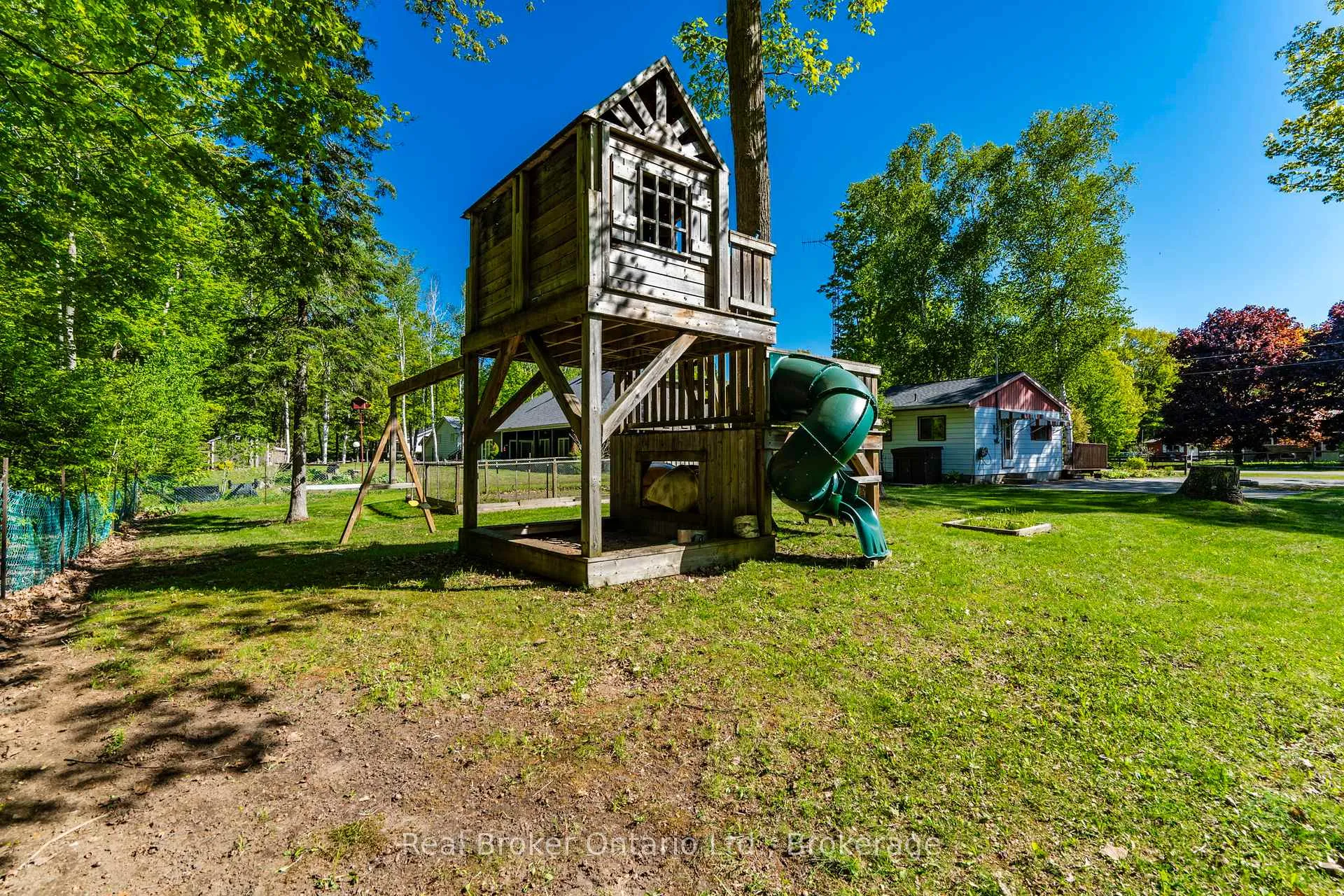 Photo 23 of 24 Poplar Drive, Tiny, Rural Tiny — HOMEH