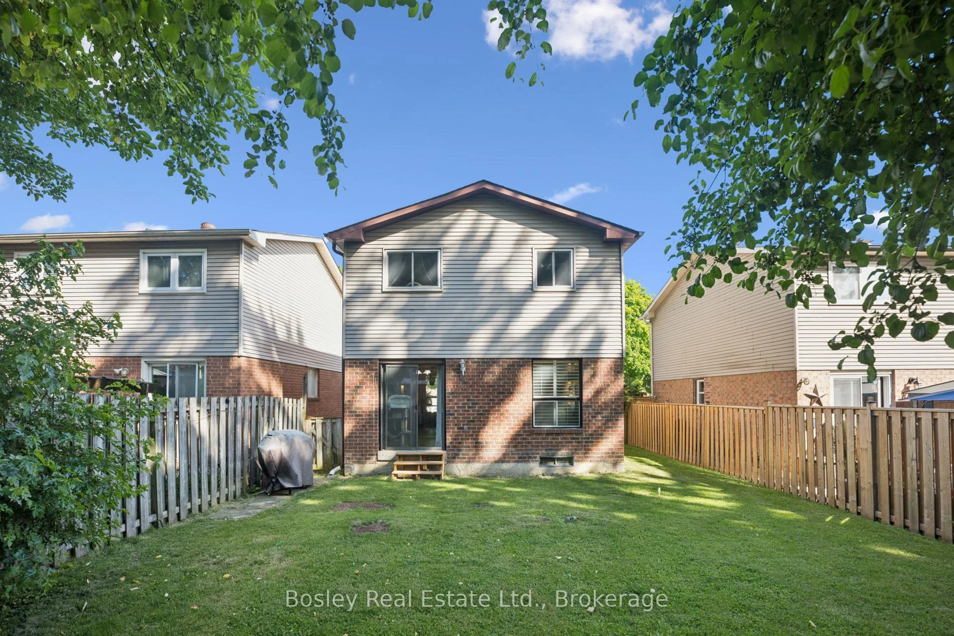 Photo 4 of 84 Cassander Crescent, Brampton, Heart Lake East — HOMEH