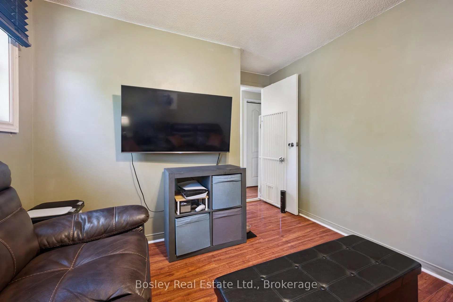 Photo 8 of 84 Cassander Crescent, Brampton, Heart Lake East — HOMEH