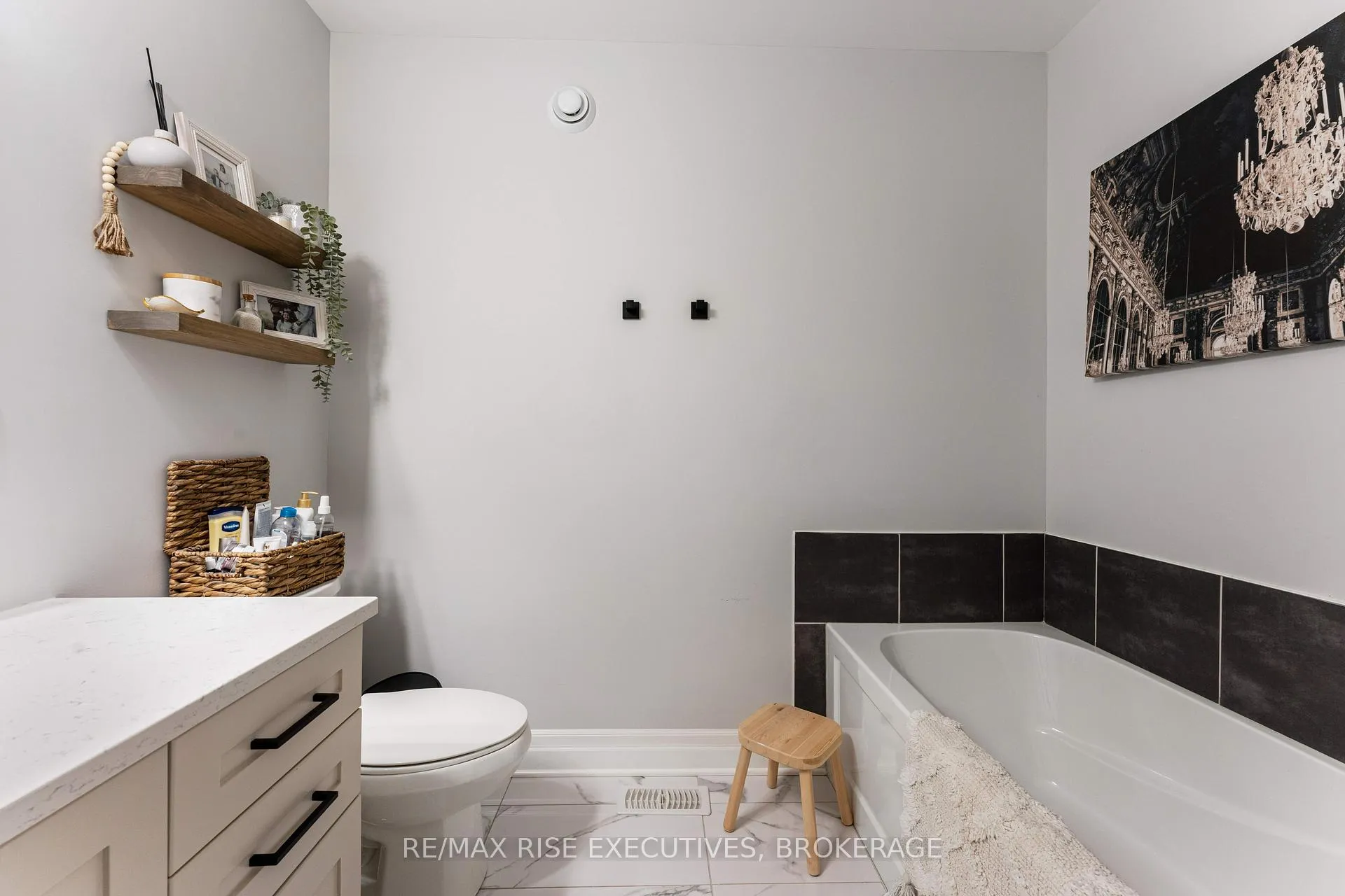 Photo 26 of 689 Halloway Drive, Kingston, Kingston East (Incl Barret Crt) — HOMEH