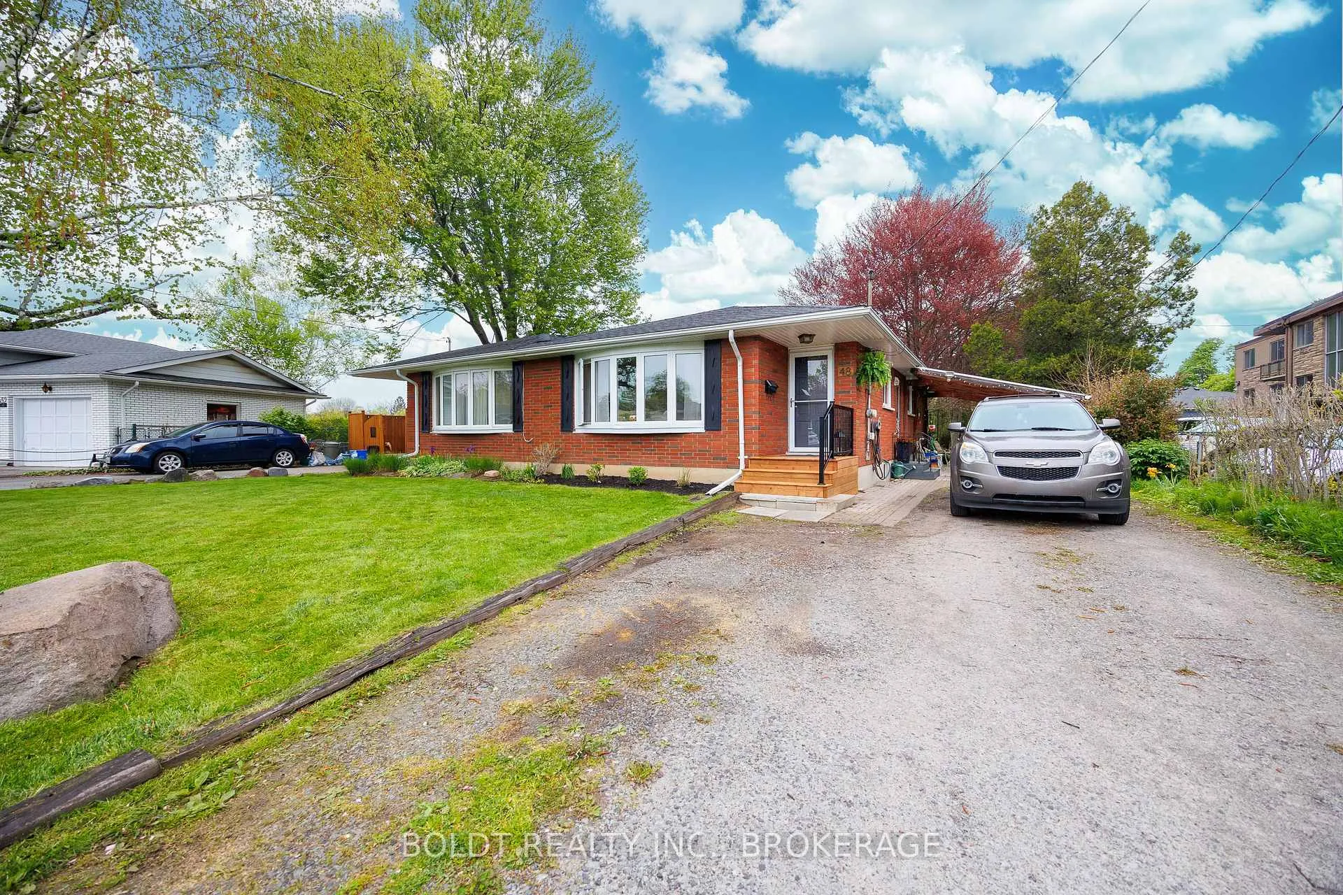 Photo 2 of 48 Nello Street, St. Catharines, Fairview — HOMEH