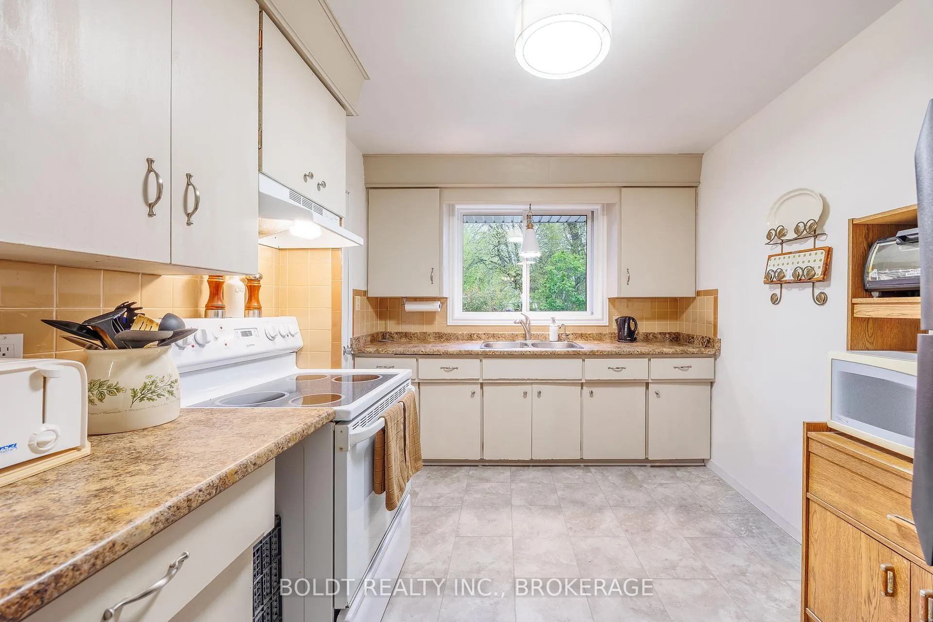 Photo 7 of 48 Nello Street, St. Catharines, Fairview — HOMEH