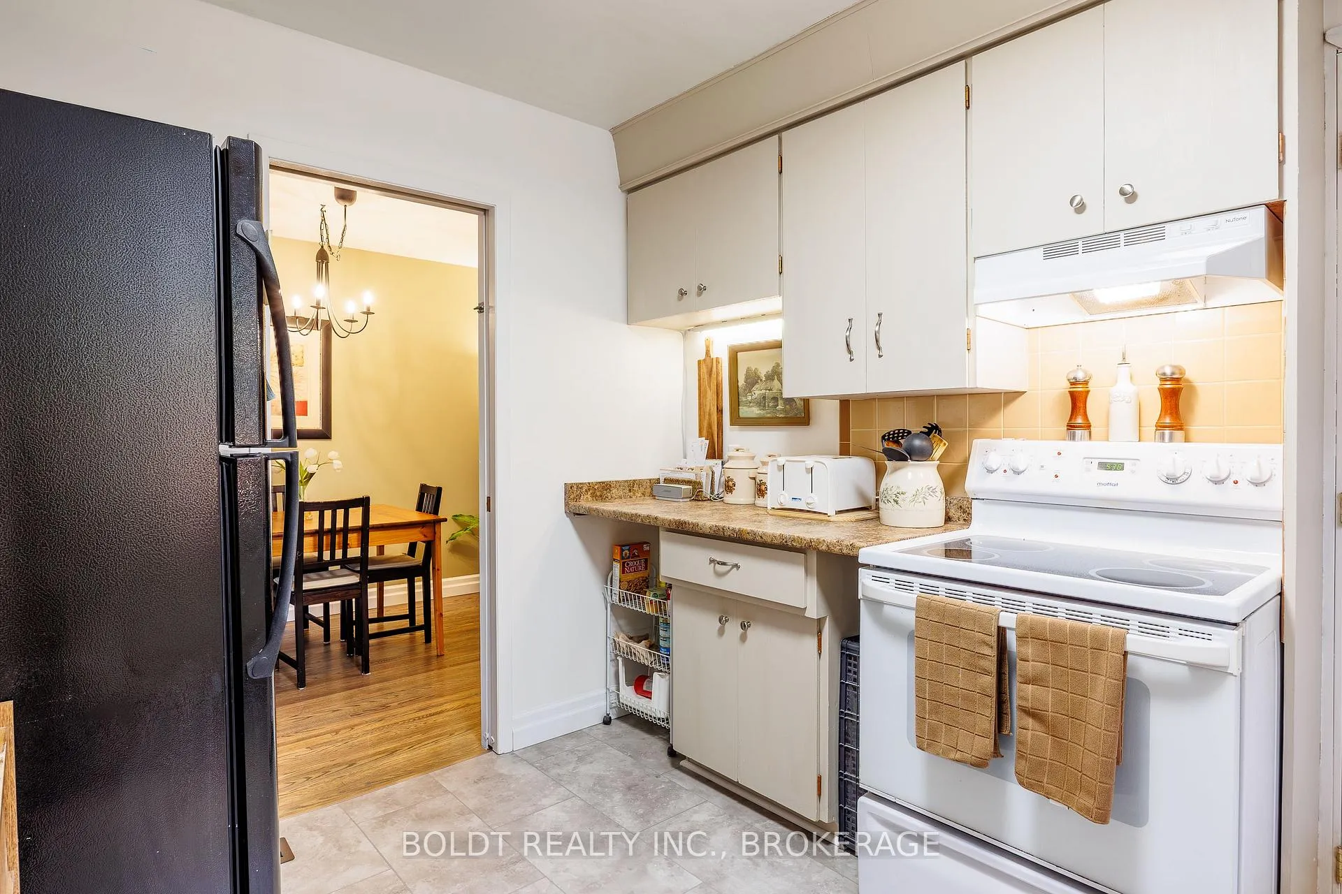 Photo 8 of 48 Nello Street, St. Catharines, Fairview — HOMEH