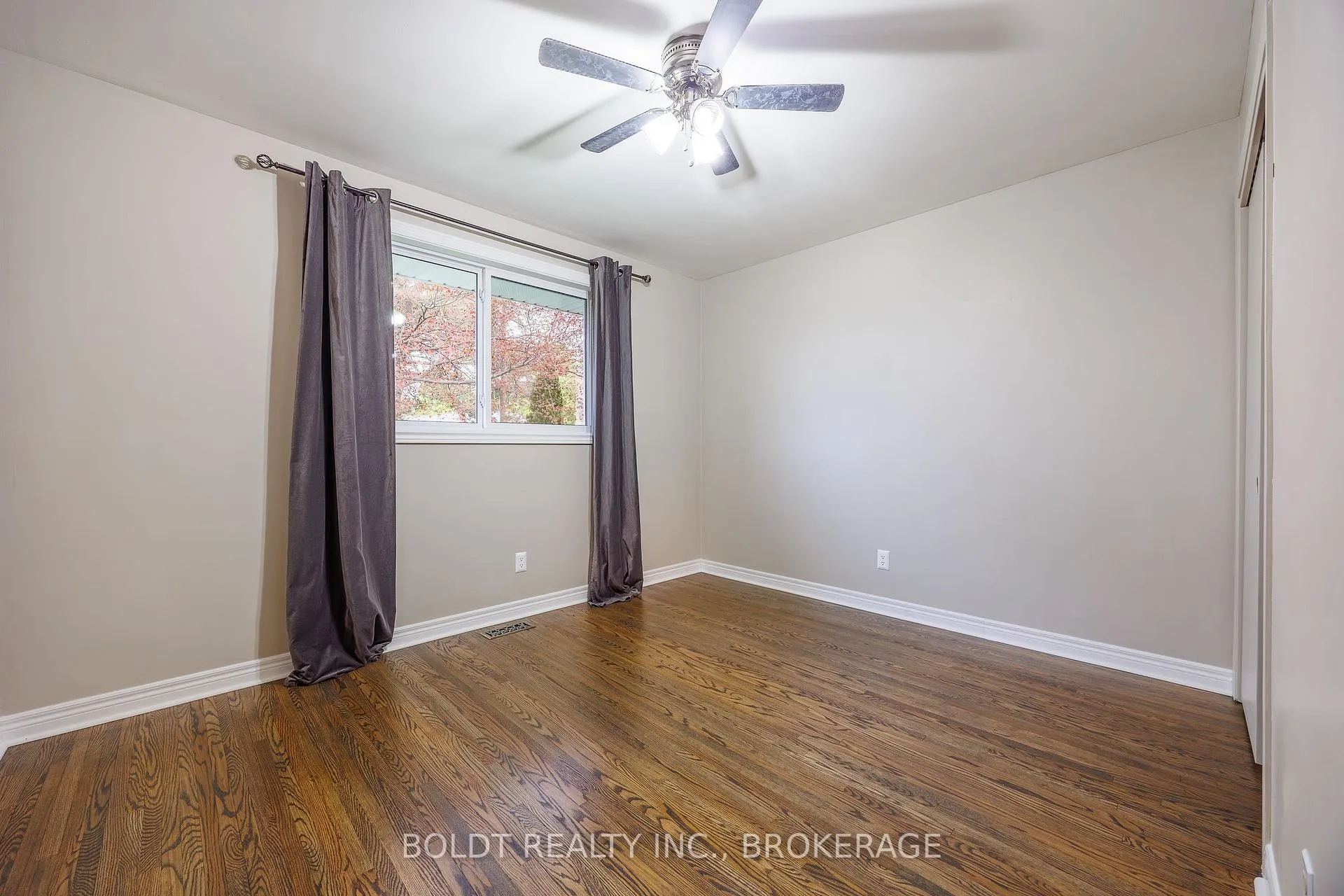 Photo 9 of 48 Nello Street, St. Catharines, Fairview — HOMEH