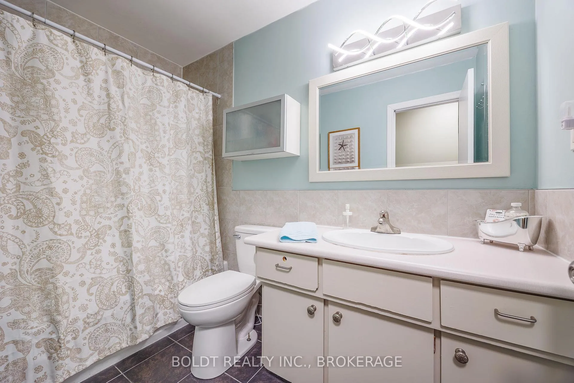 Photo 11 of 48 Nello Street, St. Catharines, Fairview — HOMEH