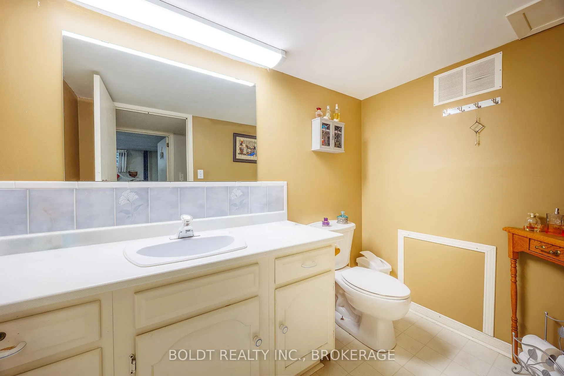 Photo 15 of 48 Nello Street, St. Catharines, Fairview — HOMEH