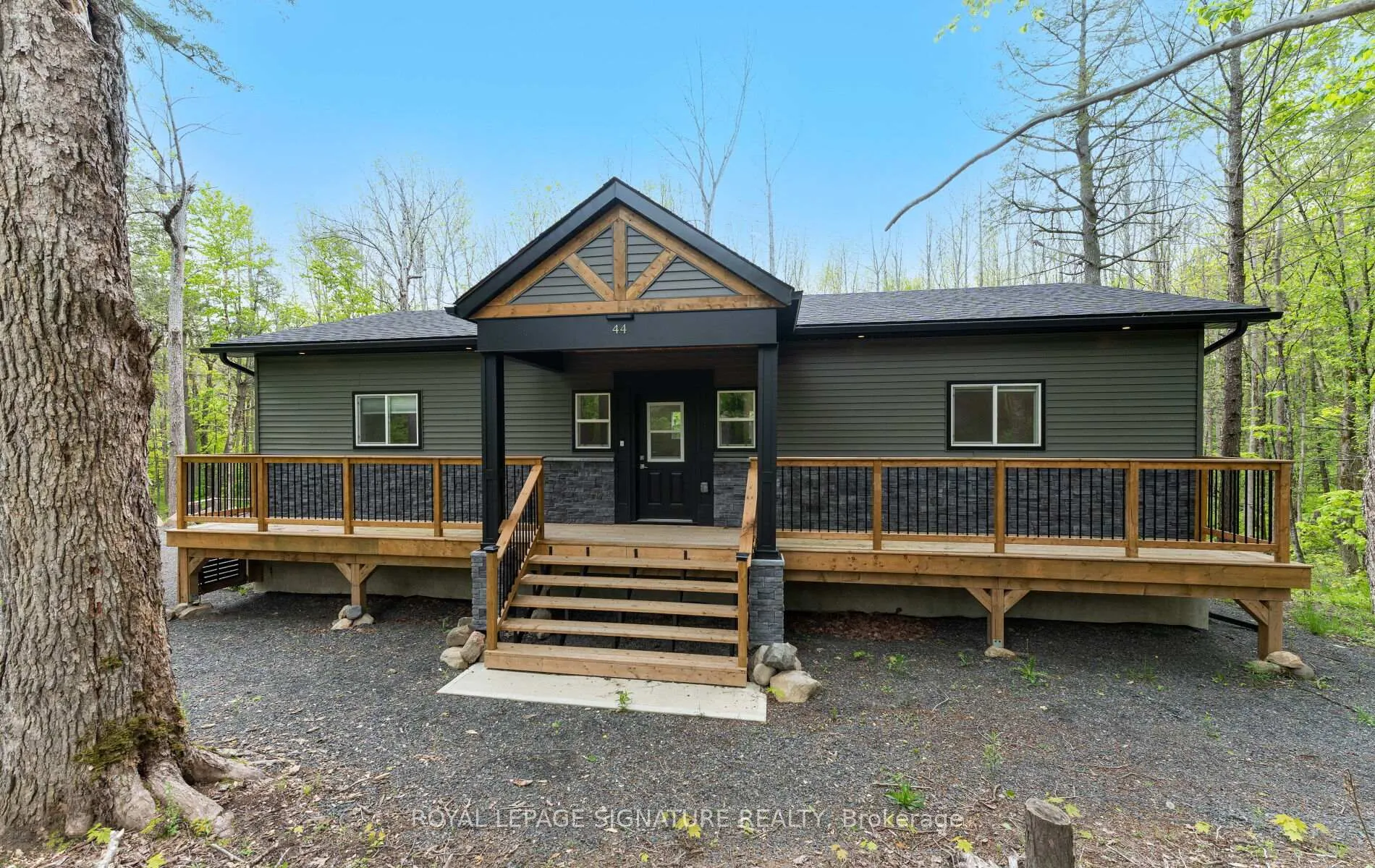 Photo 4 of 44 Sunnyshore Park Drive, McKellar — HOMEH