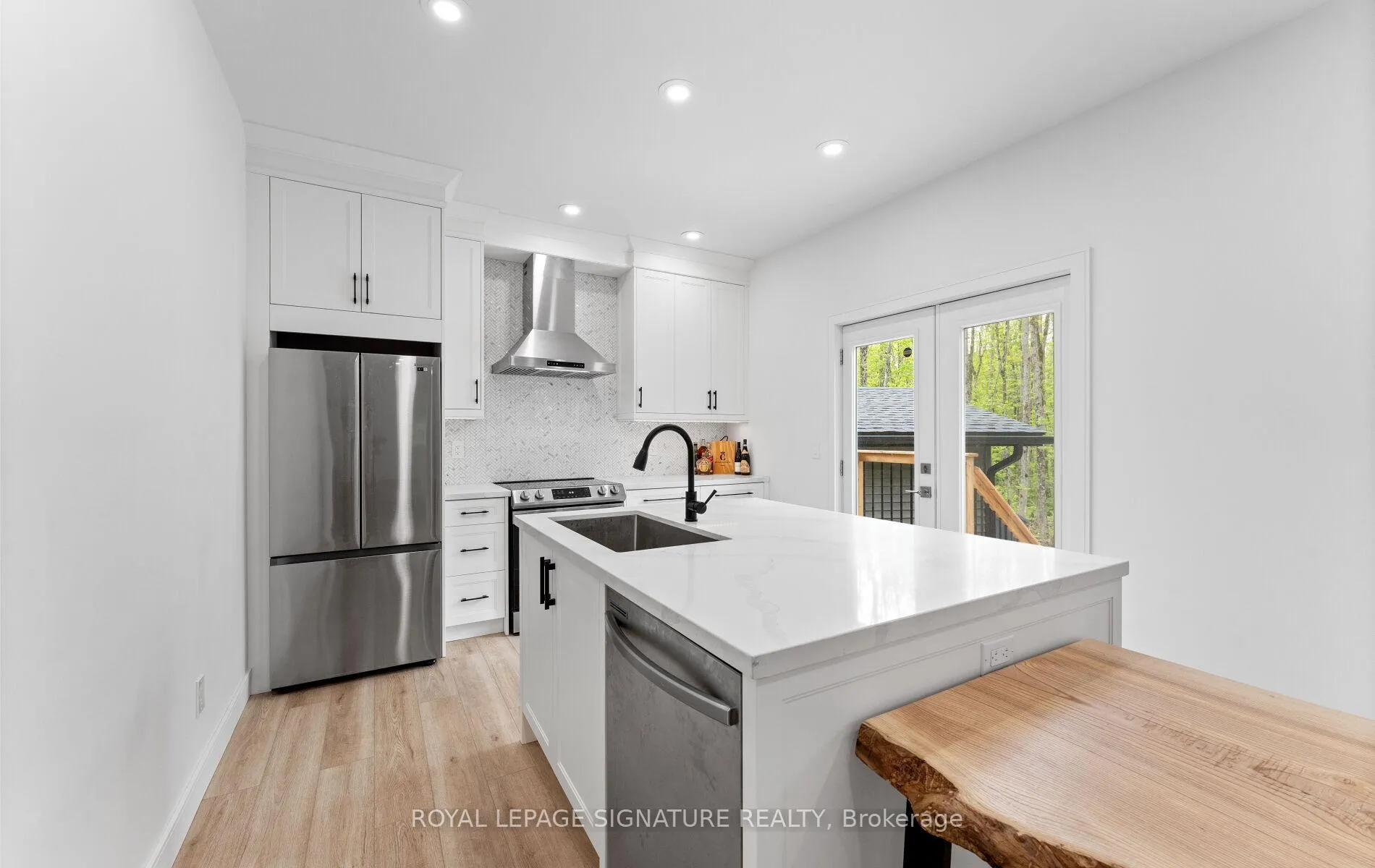 Photo 12 of 44 Sunnyshore Park Drive, McKellar — HOMEH