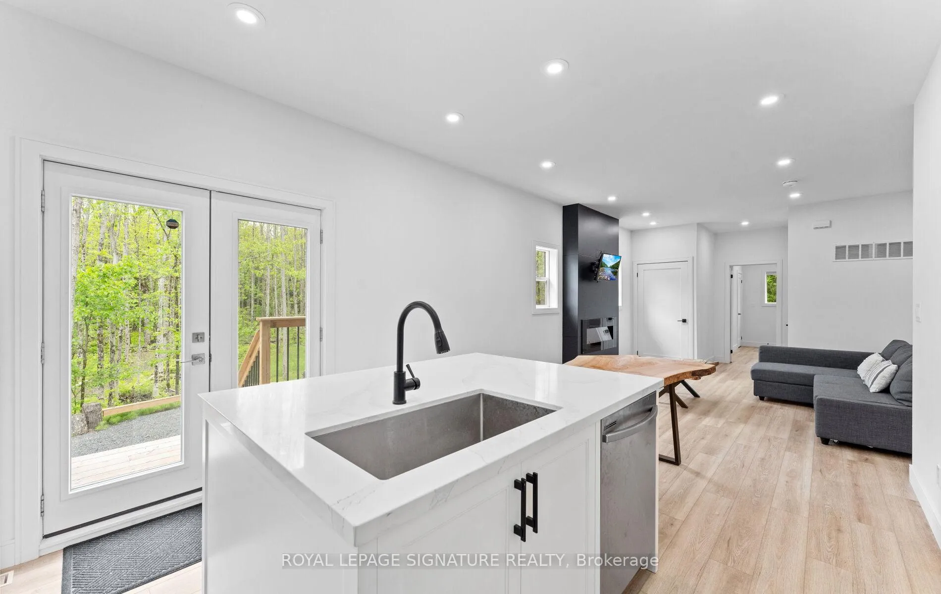 Photo 16 of 44 Sunnyshore Park Drive, McKellar — HOMEH
