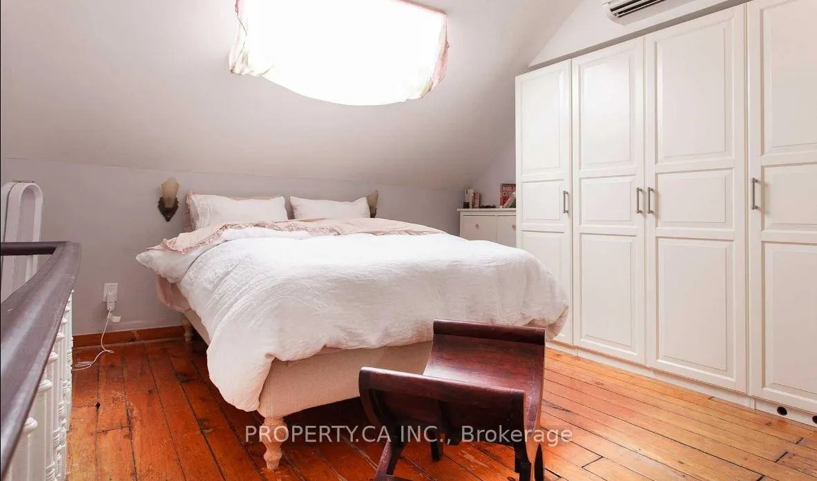 Photo 6 of Unit Upper, 13 Hook Avenue, Toronto, Junction Area — HOMEH