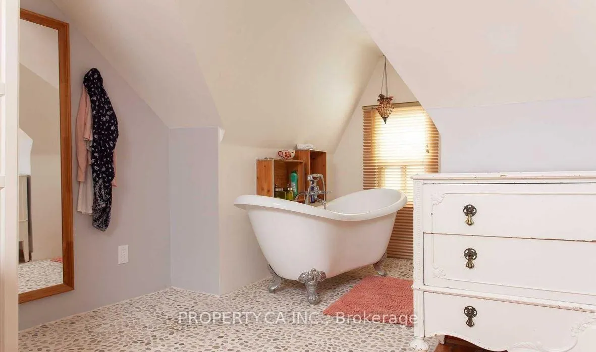 Photo 7 of Unit Upper, 13 Hook Avenue, Toronto, Junction Area — HOMEH