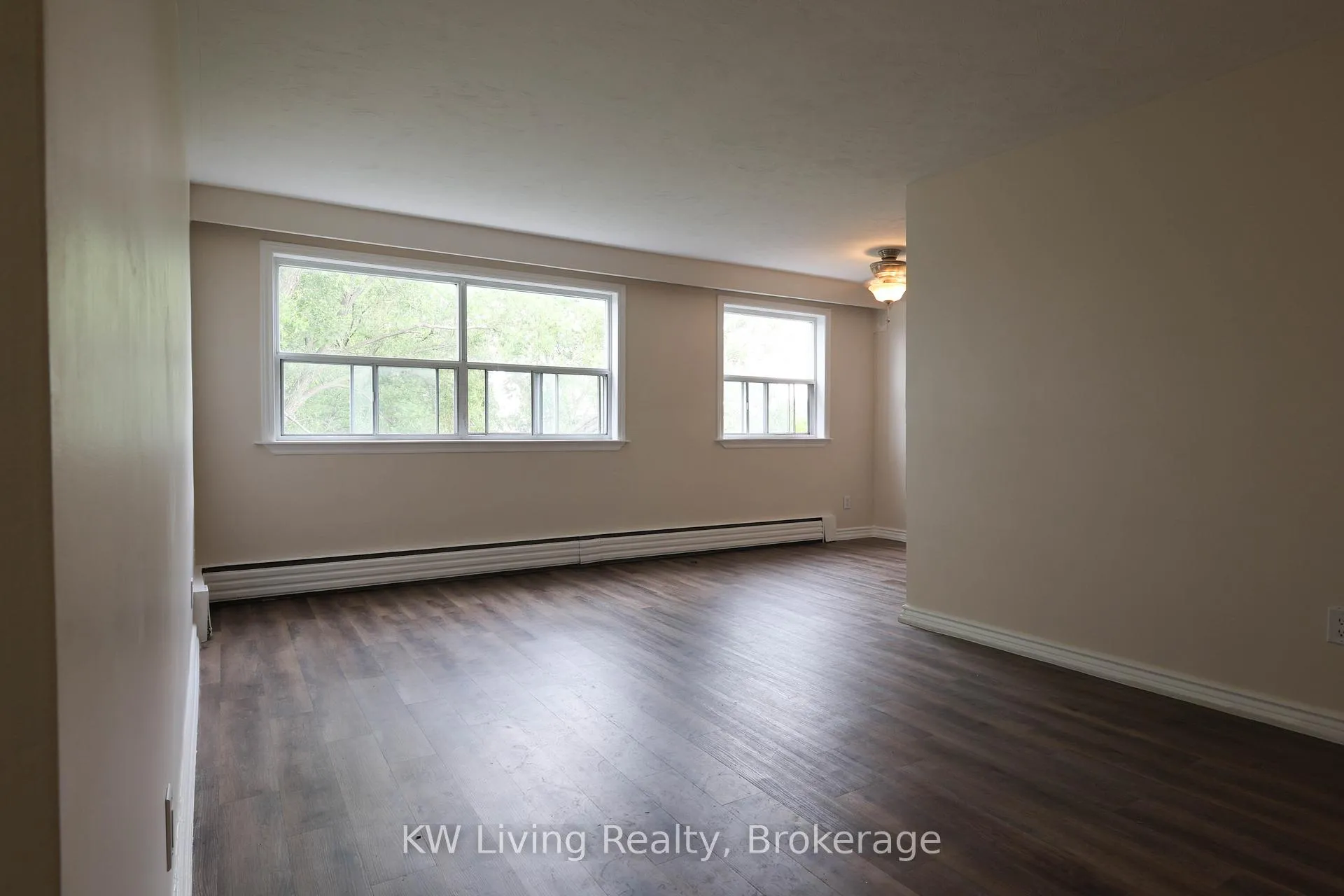 Photo 3 of Unit 403, 100 Browns Line, Etobicoke, Alderwood — HOMEH