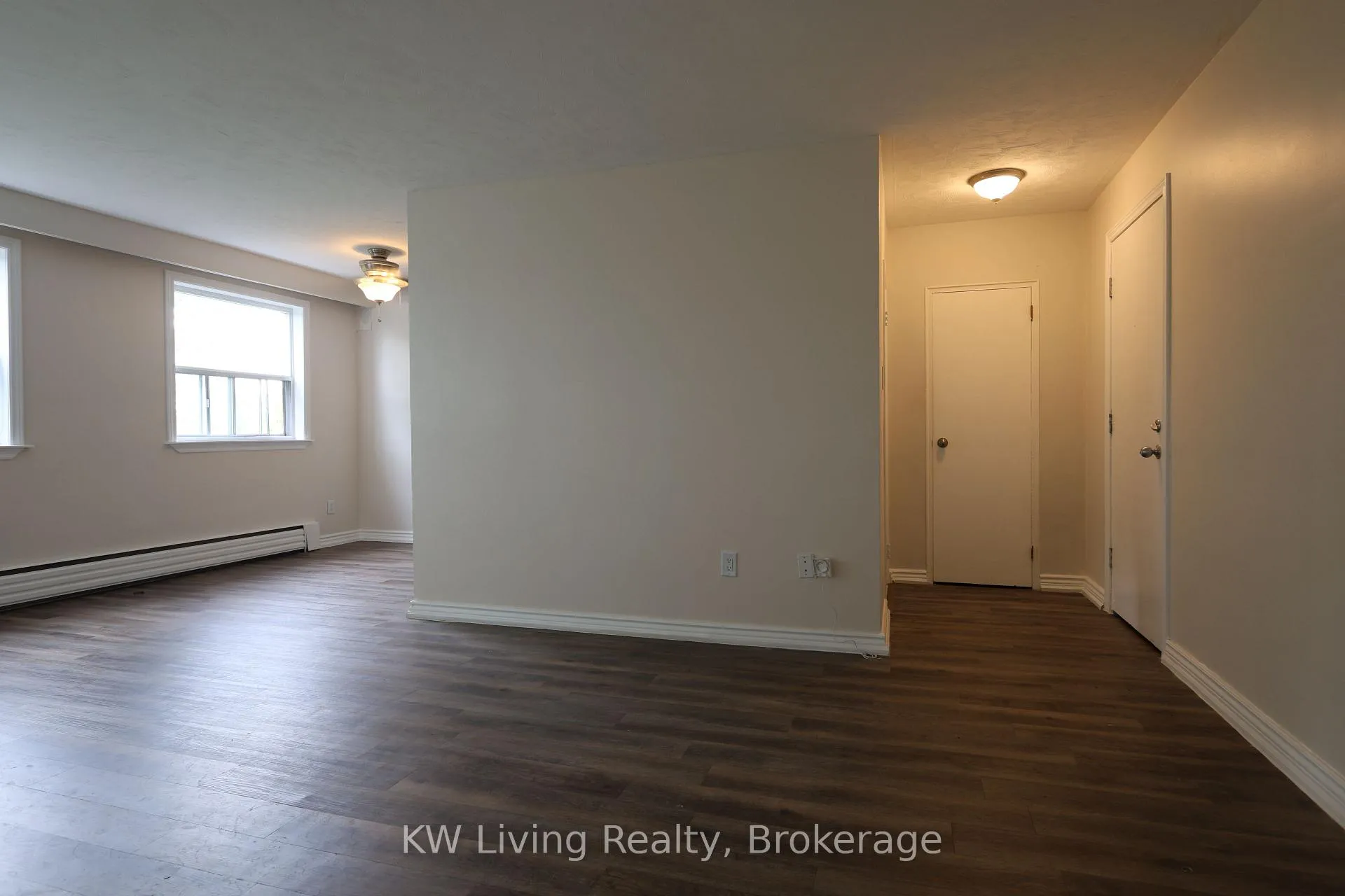 Photo 5 of Unit 403, 100 Browns Line, Etobicoke, Alderwood — HOMEH