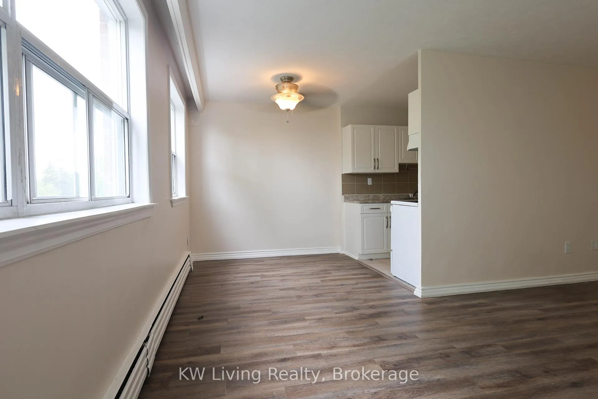 Photo 8 of Unit 403, 100 Browns Line, Etobicoke, Alderwood — HOMEH