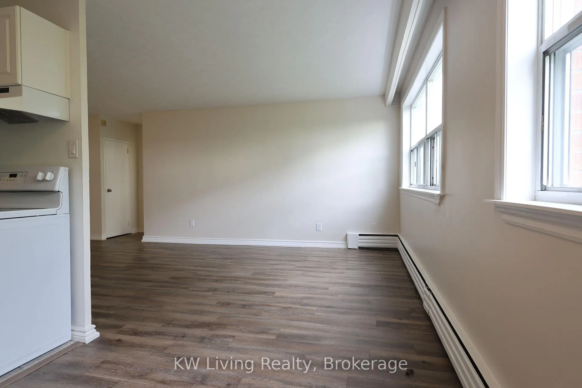 Photo 12 of Unit 403, 100 Browns Line, Etobicoke, Alderwood — HOMEH