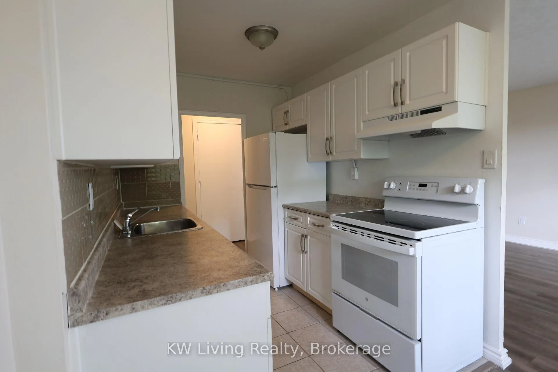 Photo 15 of Unit 403, 100 Browns Line, Etobicoke, Alderwood — HOMEH