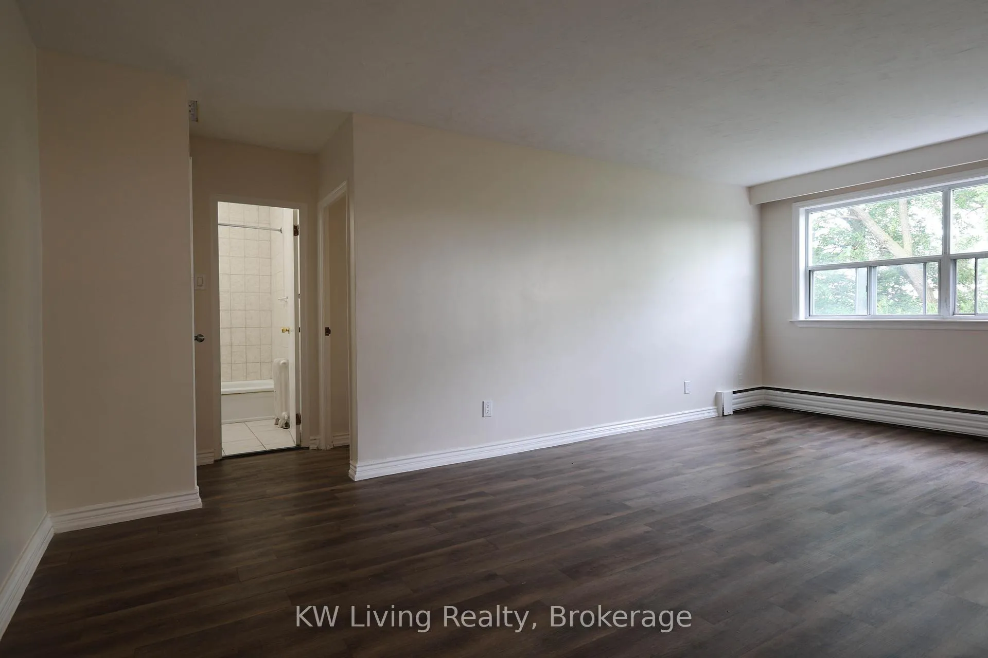 Photo 18 of Unit 403, 100 Browns Line, Etobicoke, Alderwood — HOMEH