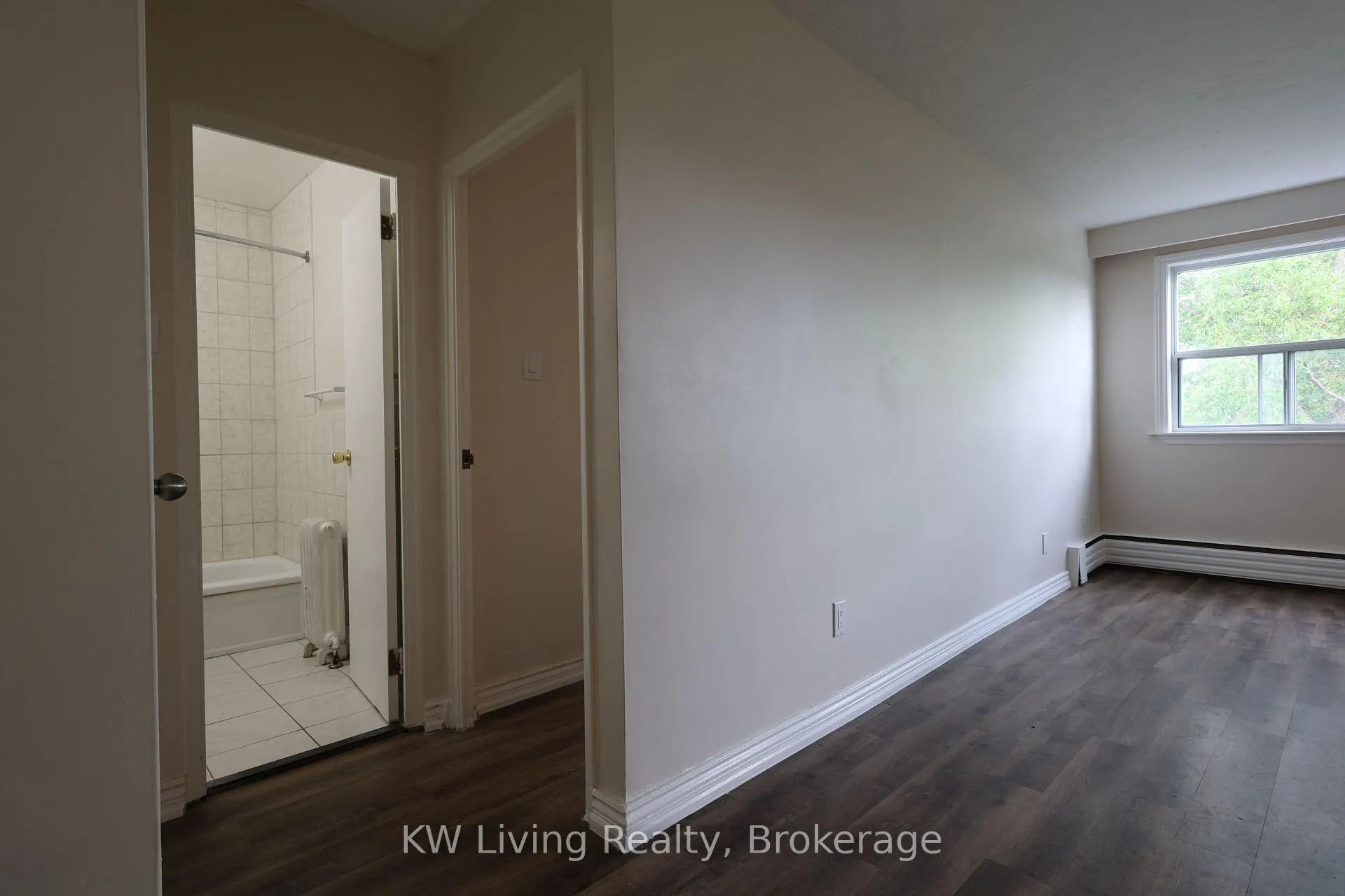 Photo 20 of Unit 403, 100 Browns Line, Etobicoke, Alderwood — HOMEH