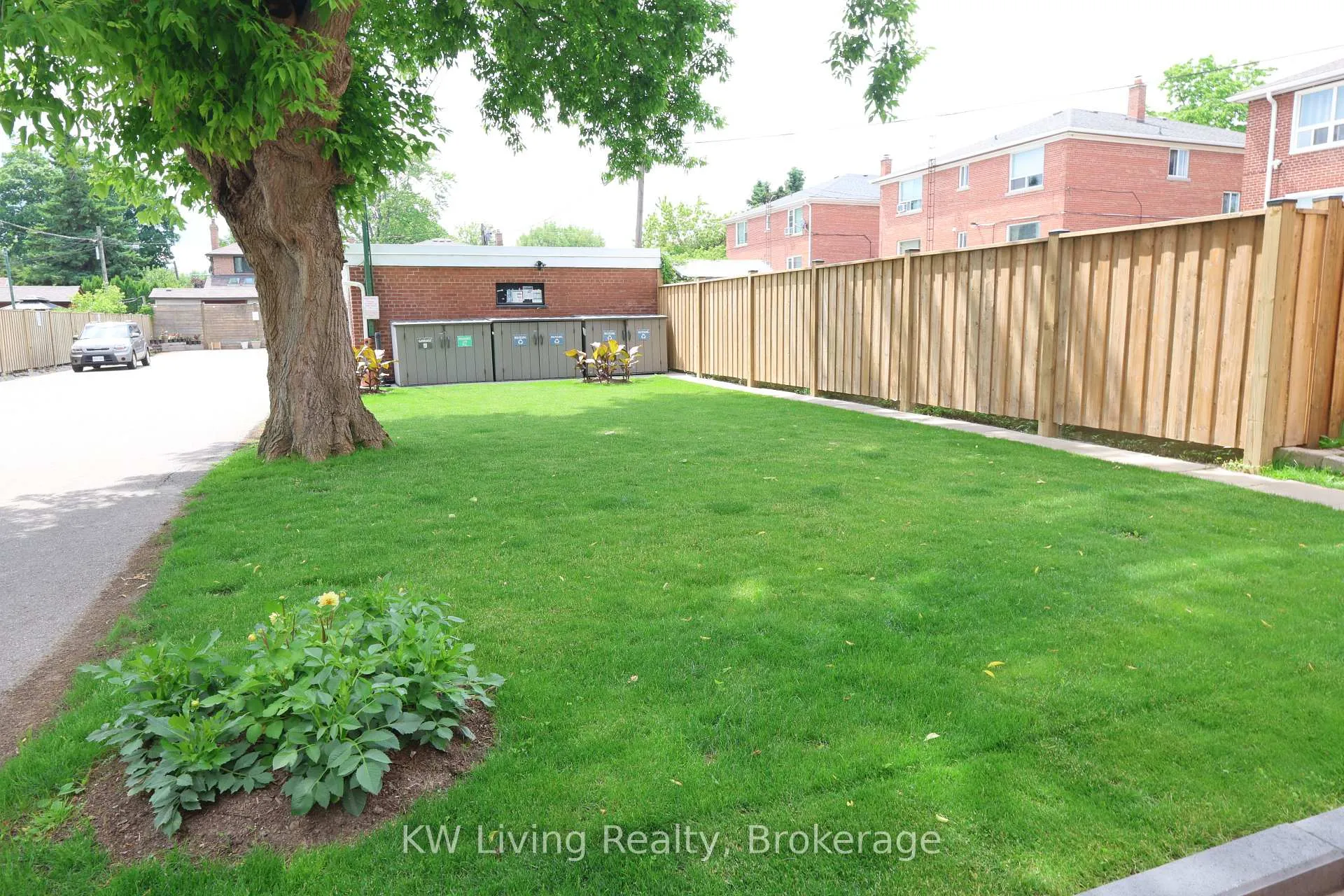 Photo 27 of Unit 403, 100 Browns Line, Etobicoke, Alderwood — HOMEH