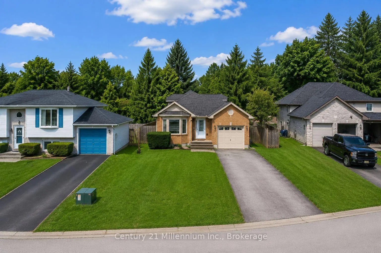 Photo 2 of 61 Albery Court, Meaford — HOMEH
