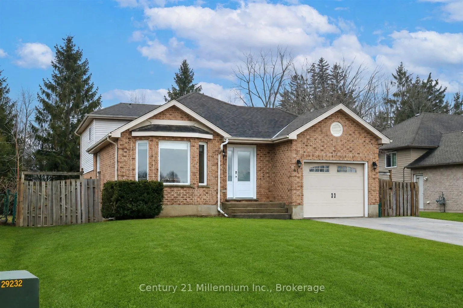 Photo 3 of 61 Albery Court, Meaford — HOMEH