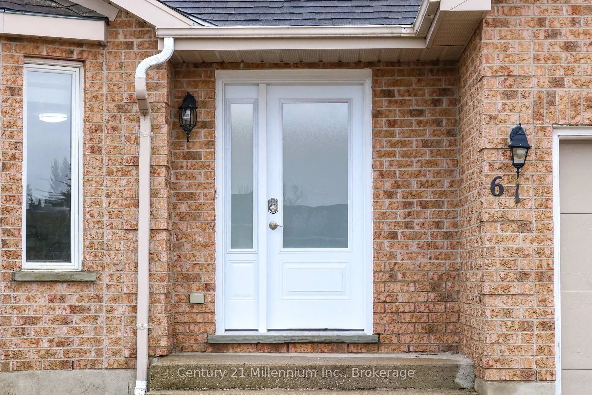 Photo 4 of 61 Albery Court, Meaford — HOMEH