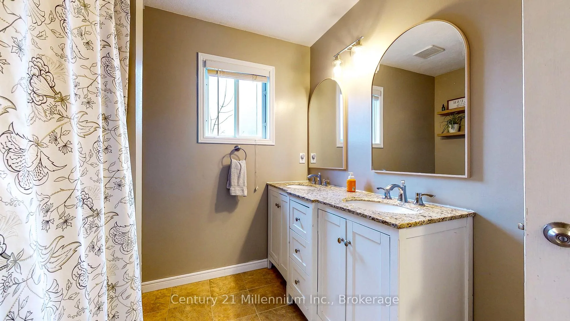 Photo 20 of 61 Albery Court, Meaford — HOMEH