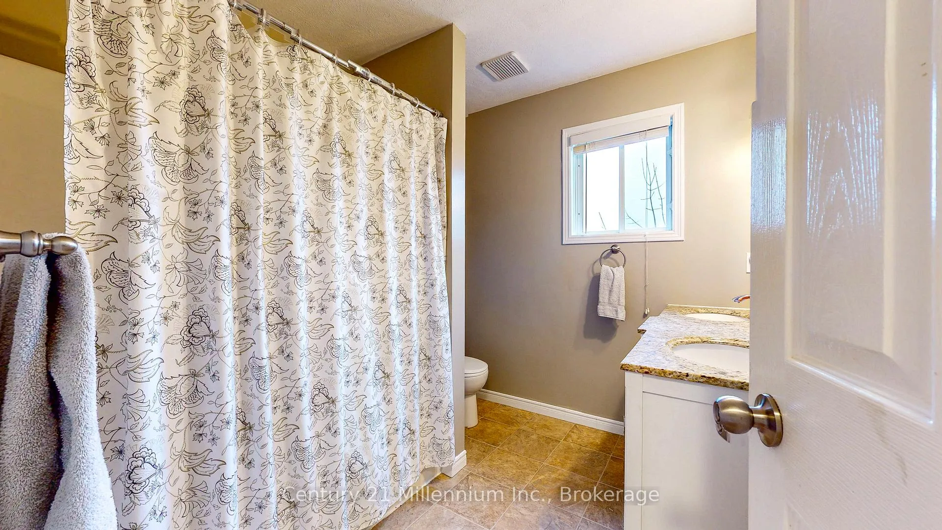 Photo 21 of 61 Albery Court, Meaford — HOMEH