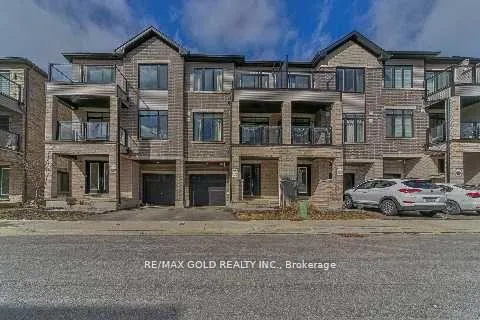 Front of Unit 1010, 585 Colborne Street