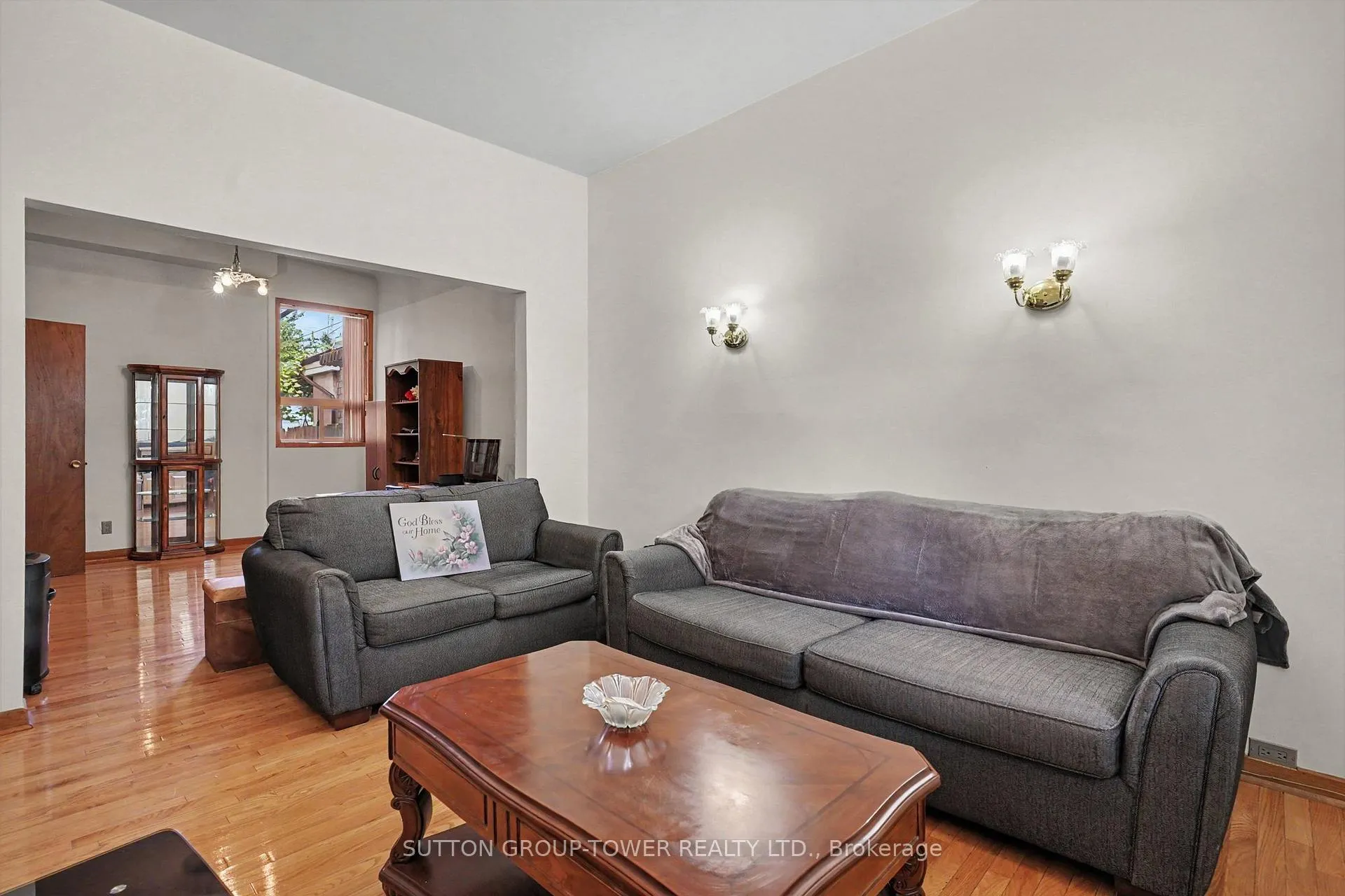 Photo 4 of 329 Euclid Avenue, Toronto, Trinity-Bellwoods — HOMEH