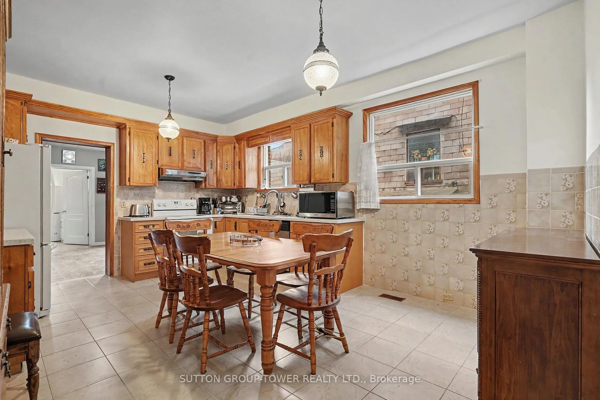 Photo 6 of 329 Euclid Avenue, Toronto, Trinity-Bellwoods — HOMEH