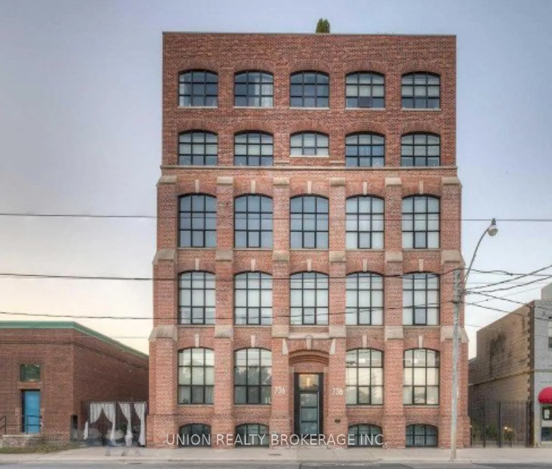 Front of Unit 301, 736 Dundas Street E