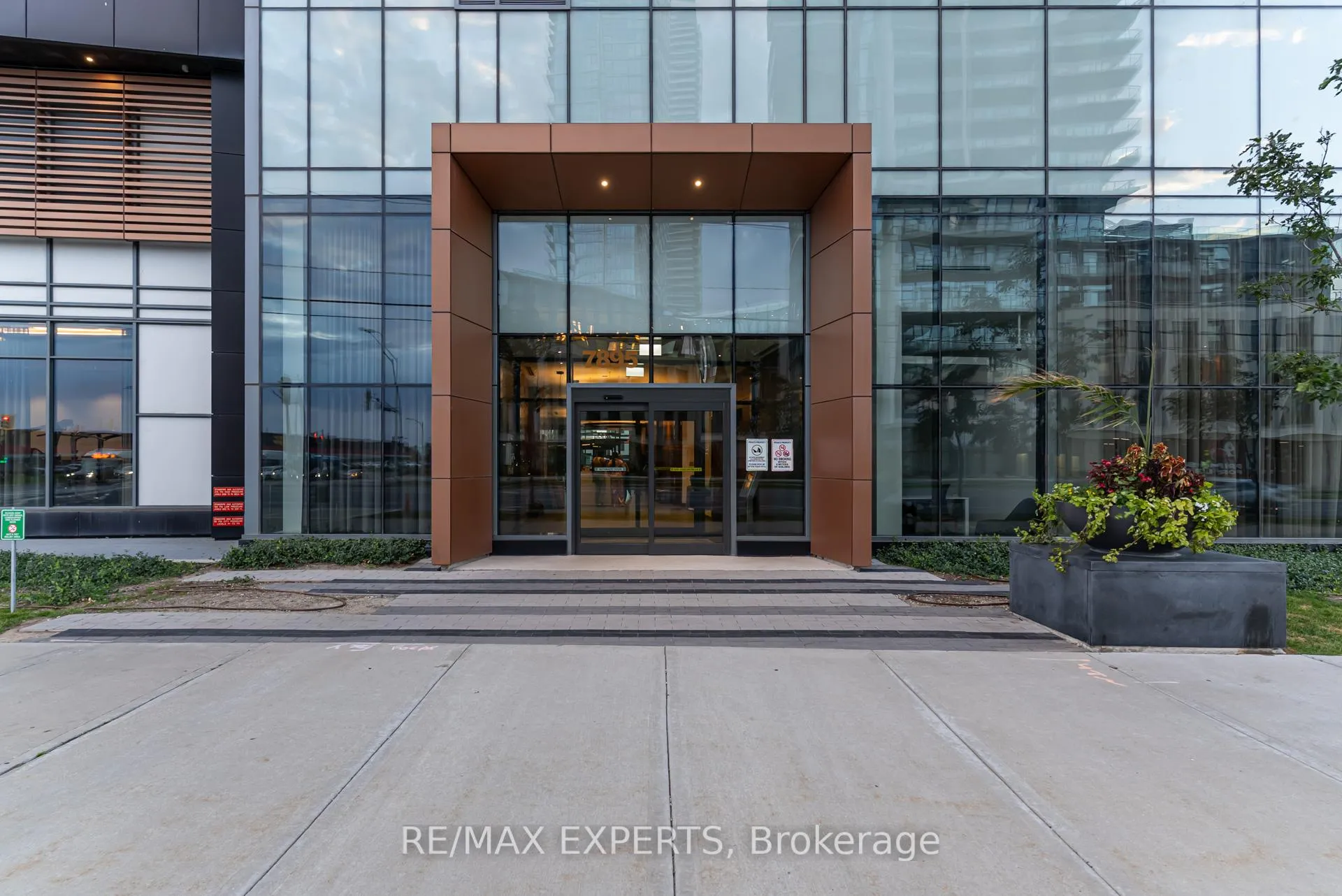 Photo 2 of Unit 2106, 7895 Jane Street, Vaughan, Concord — HOMEH
