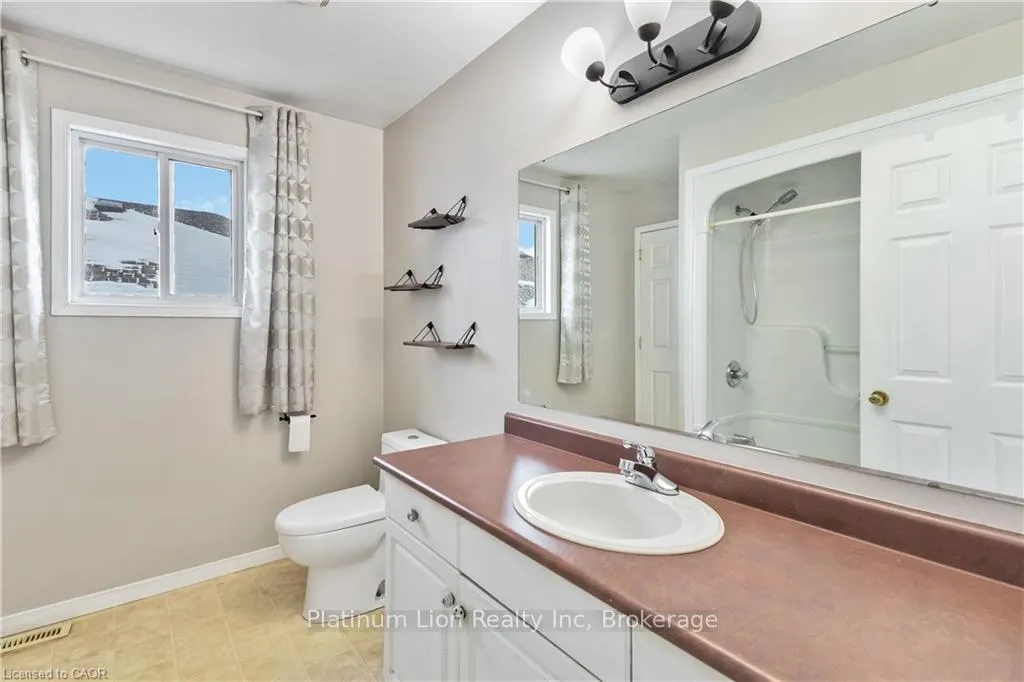 Photo 11 of 21 Axford Parkway, St. Thomas — HOMEH