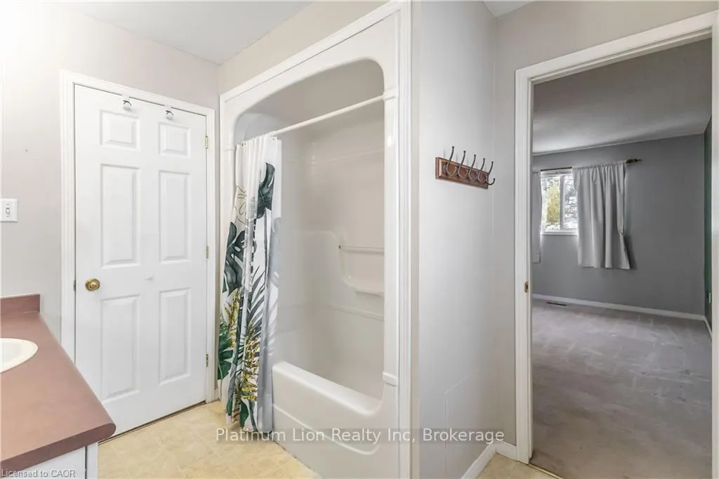 Photo 12 of 21 Axford Parkway, St. Thomas — HOMEH