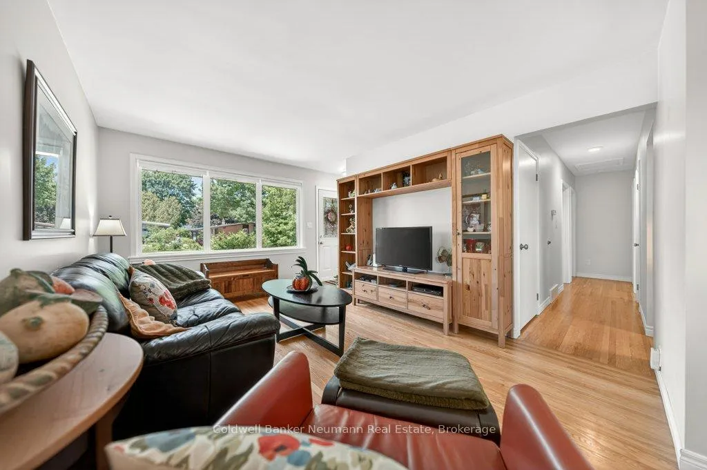 Photo 10 of 29 Delmar Boulevard, Guelph, St. George's — HOMEH