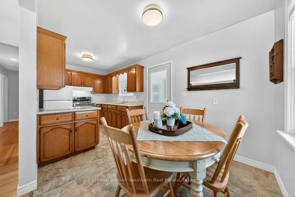 Photo 12 of 29 Delmar Boulevard, Guelph, St. George's — HOMEH
