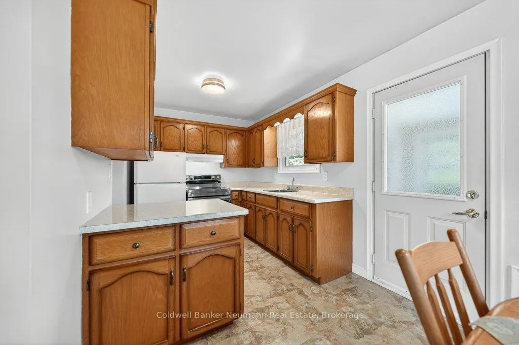 Photo 14 of 29 Delmar Boulevard, Guelph, St. George's — HOMEH