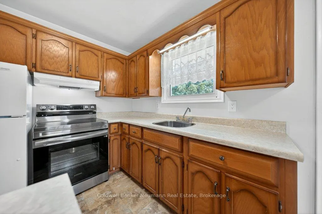 Photo 15 of 29 Delmar Boulevard, Guelph, St. George's — HOMEH