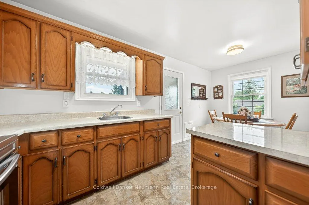 Photo 17 of 29 Delmar Boulevard, Guelph, St. George's — HOMEH