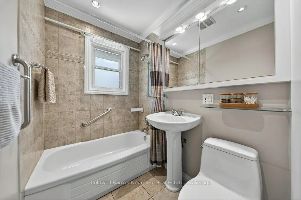 Photo 23 of 29 Delmar Boulevard, Guelph, St. George's — HOMEH
