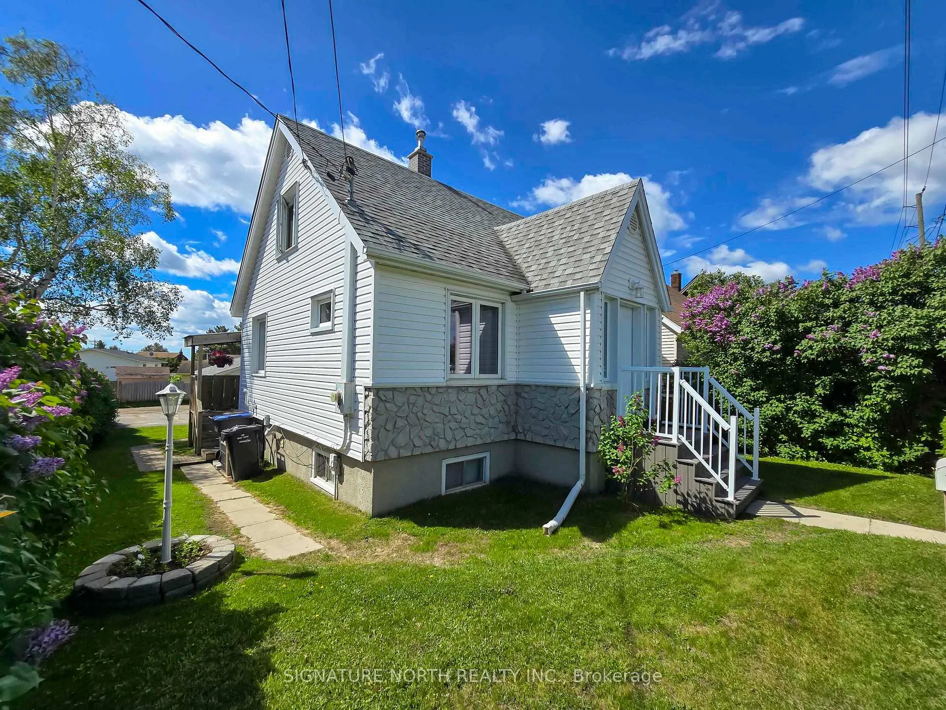Photo 2 of 505 Oliver Road, Thunder Bay, Academy Heights — HOMEH