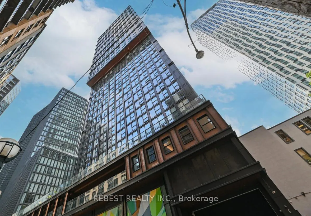 Front of Unit 1903, 82 Dalhousie Street