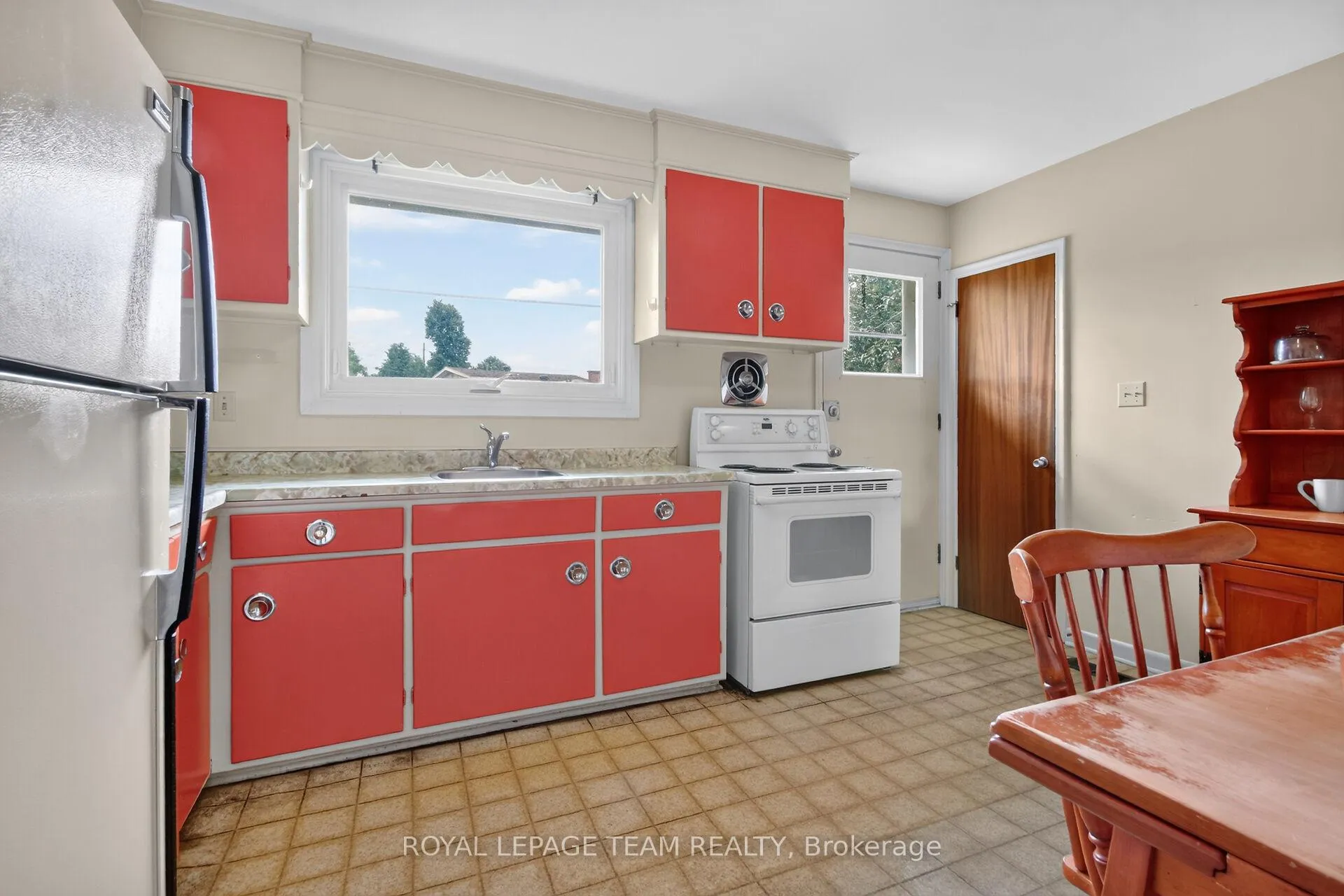 Photo 11 of 1768 Laxton Crescent, Ottawa, Bel Air Heights — HOMEH