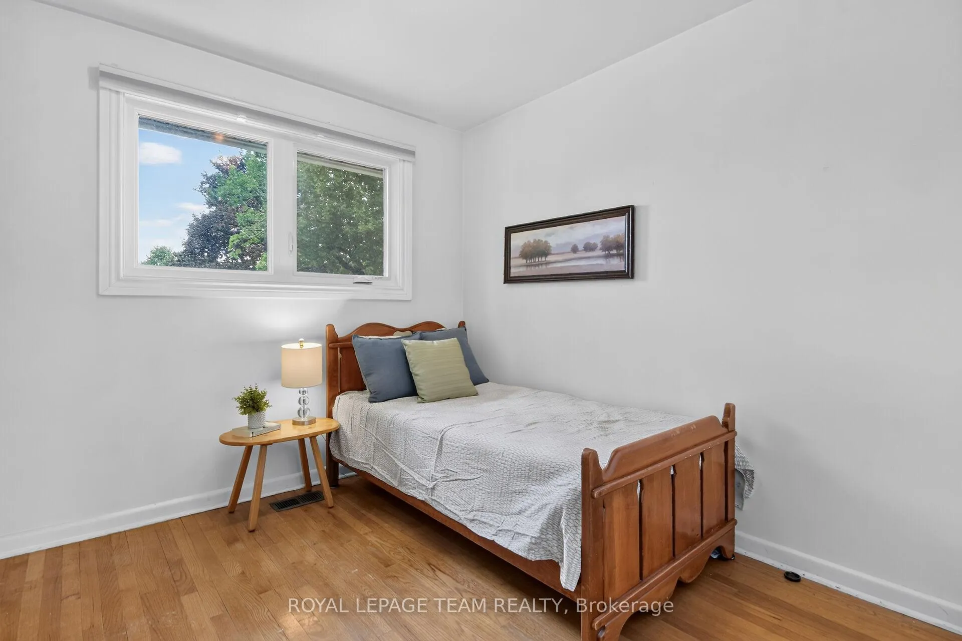 Photo 15 of 1768 Laxton Crescent, Ottawa, Bel Air Heights — HOMEH